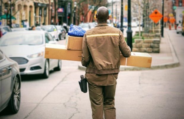 What to Know Before Working as a Courier