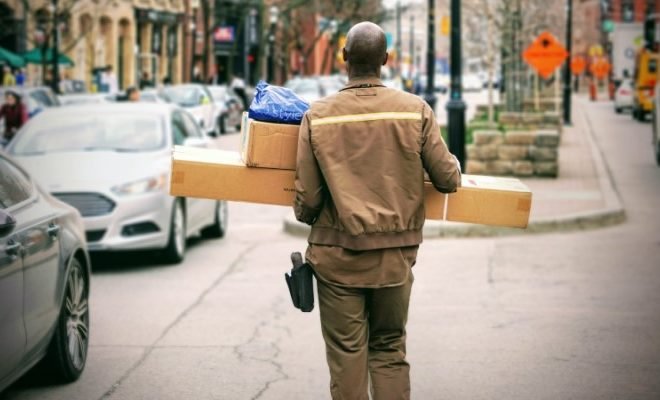 What to Know Before Working as a Courier