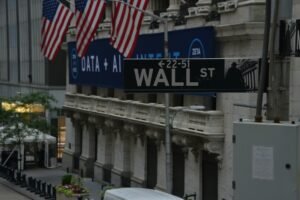 Wall Street Hits Record High Despite Economic Uncertainty
